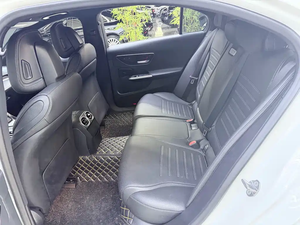 Mercedes-Benz C-Class — миниатюра 11