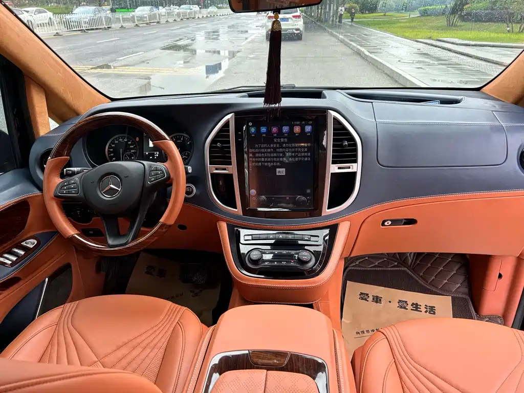 Mercedes-Benz Vito 2021 2.0T Elite 7 мест