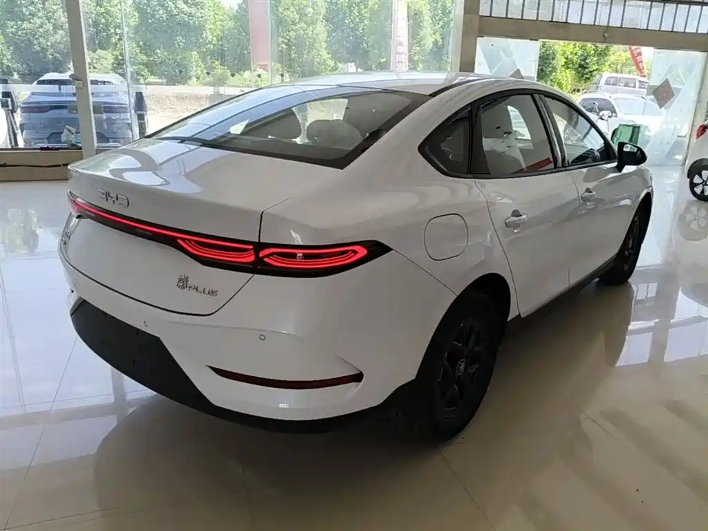BYD Qin Plus PLUS 2025 DM-i Smart Drive 128KM