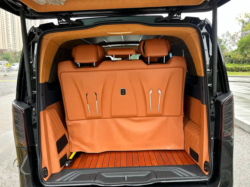 Mercedes-Benz Vito 2021 2.0T Elite 7 мест