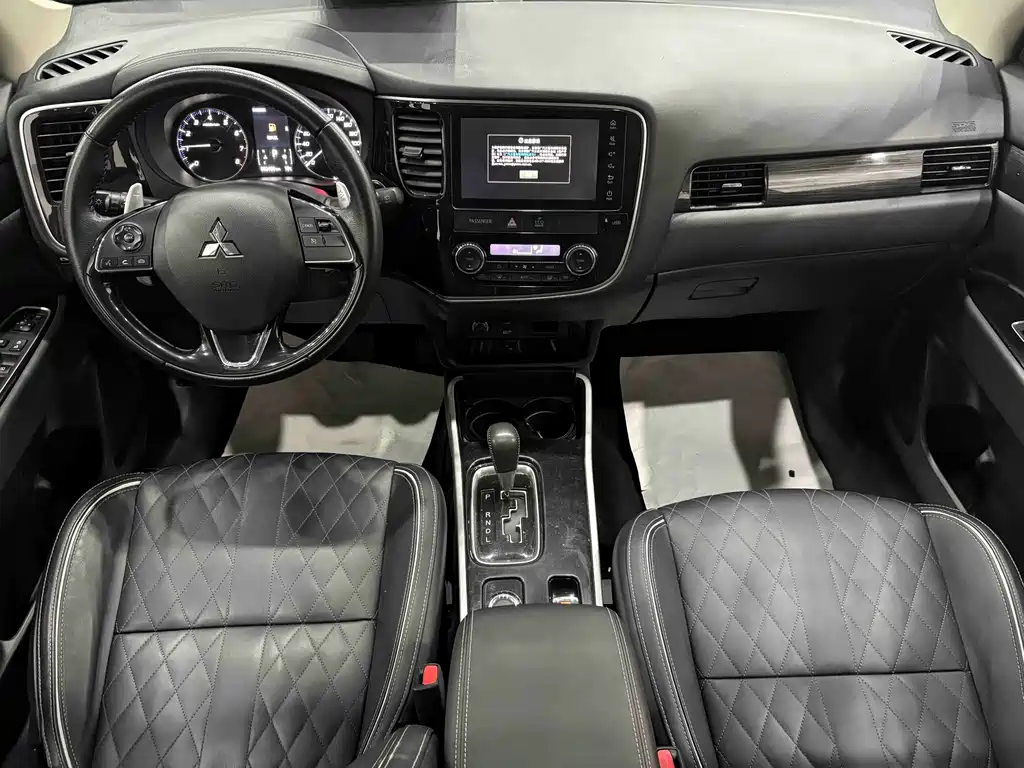 MITSUBISHI OUTLANDER