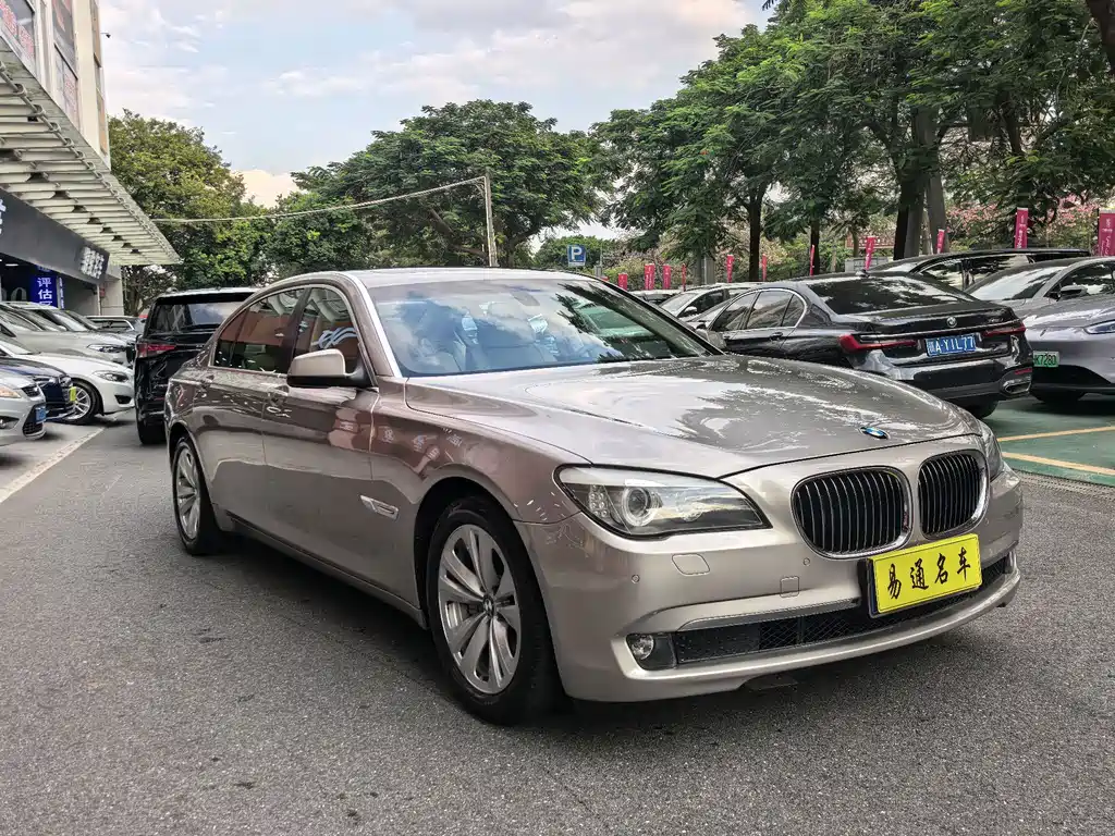 BMW 7 Series — миниатюра 3
