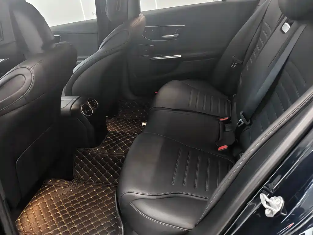 Mercedes-Benz C-Class — миниатюра 12