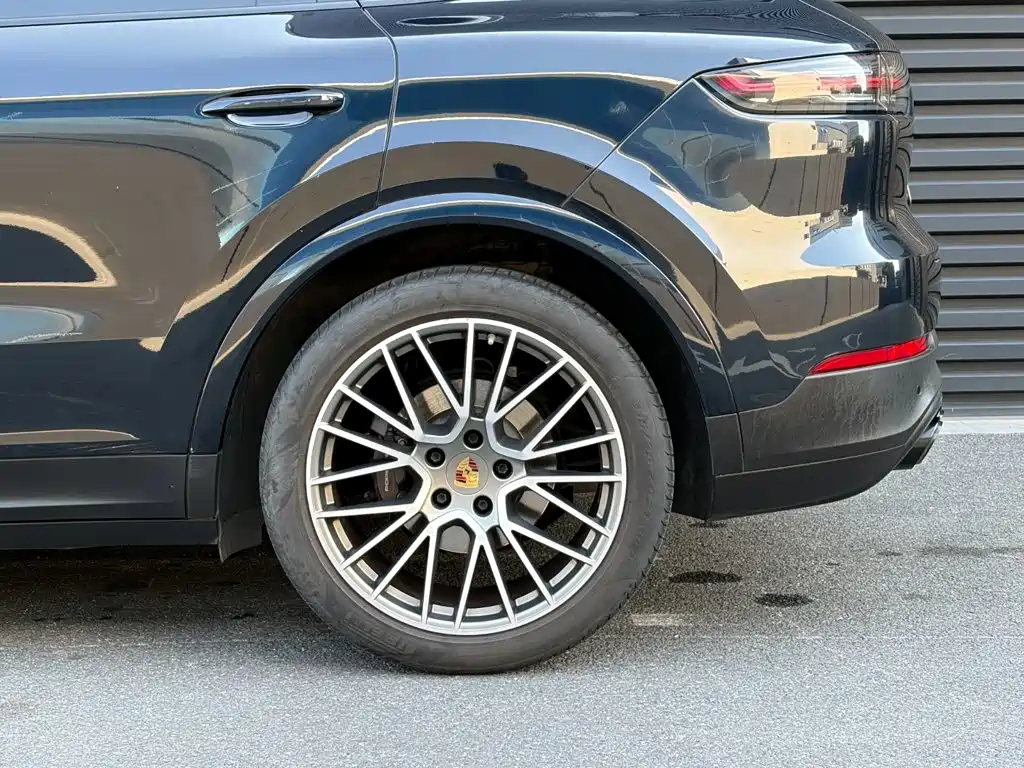 Porsche Cayenne — миниатюра 5
