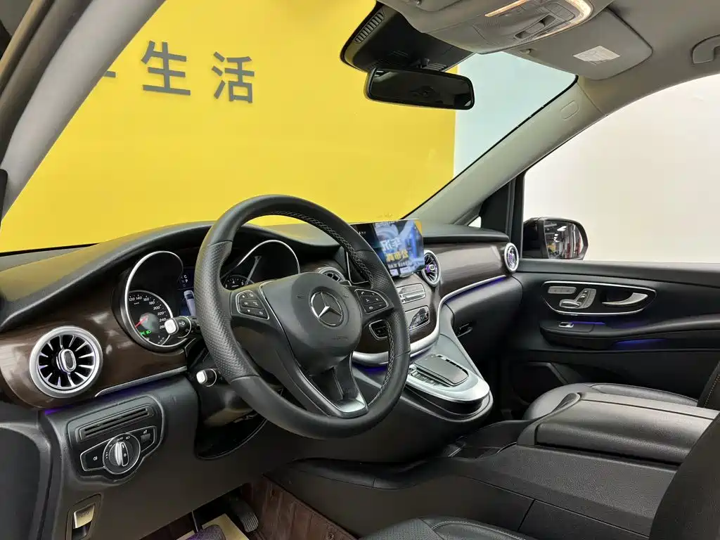 Mercedes-Benz V-Class — миниатюра 32