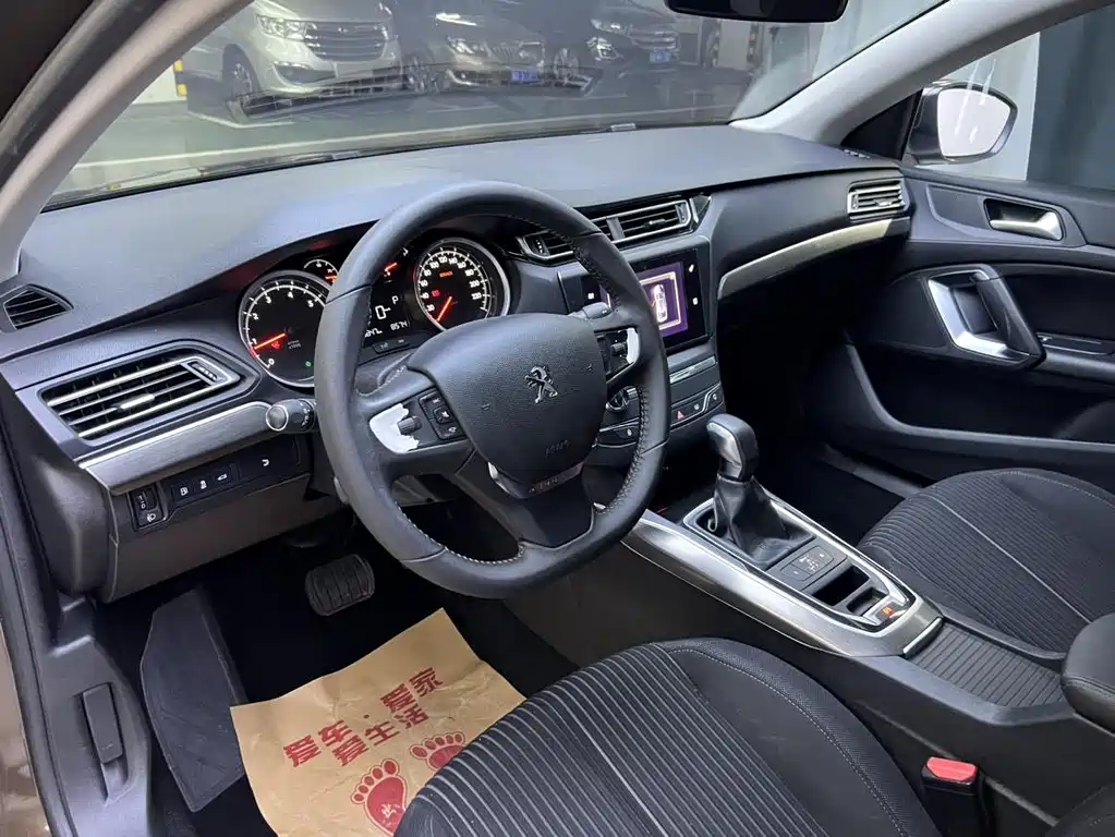 Peugeot 408 2014 1.8L AT Luxury