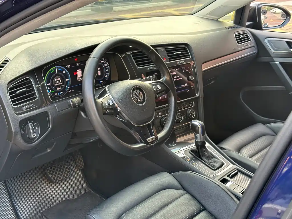 VOLKSWAGEN GOLF NEW ENERGY