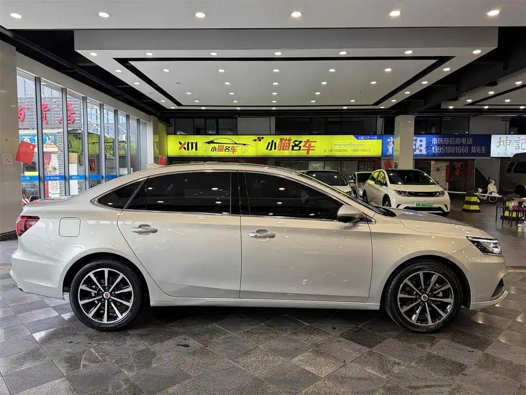 ROEWE I6 NEW ENERGY