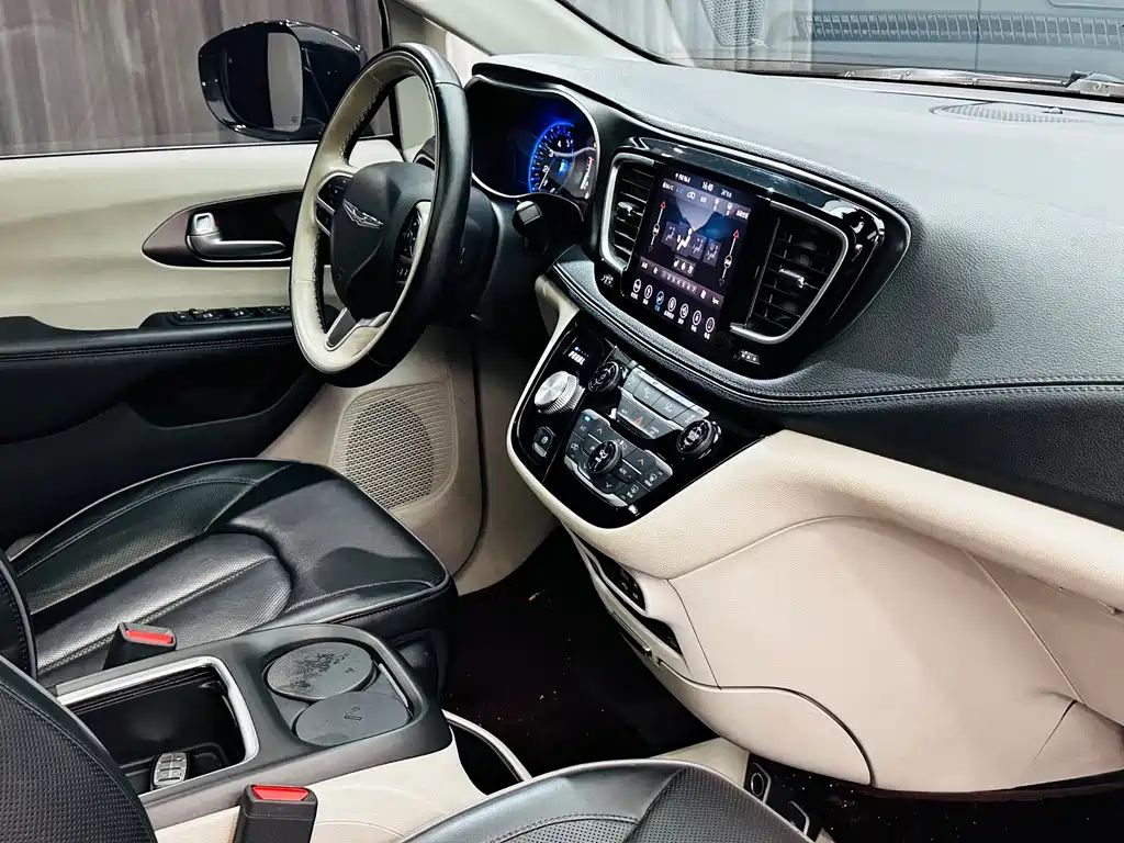 Chrysler Grand Voyager (Import) — миниатюра 24
