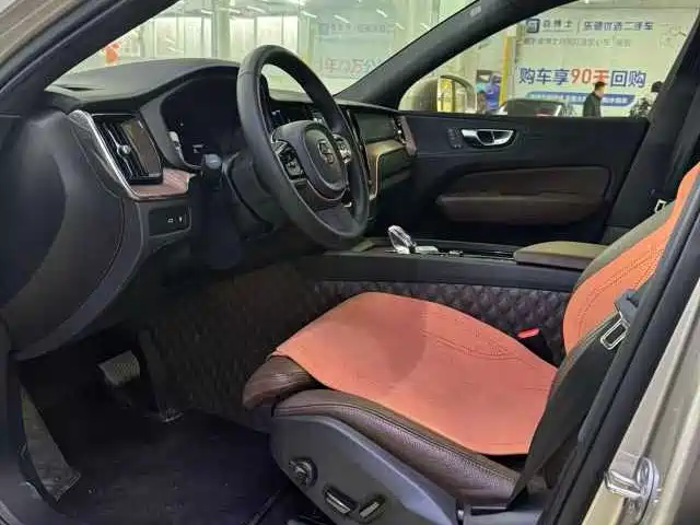 VOLVO XC60 PLUG IN HYBRID