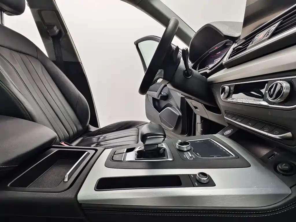 Audi Q5L — миниатюра 15