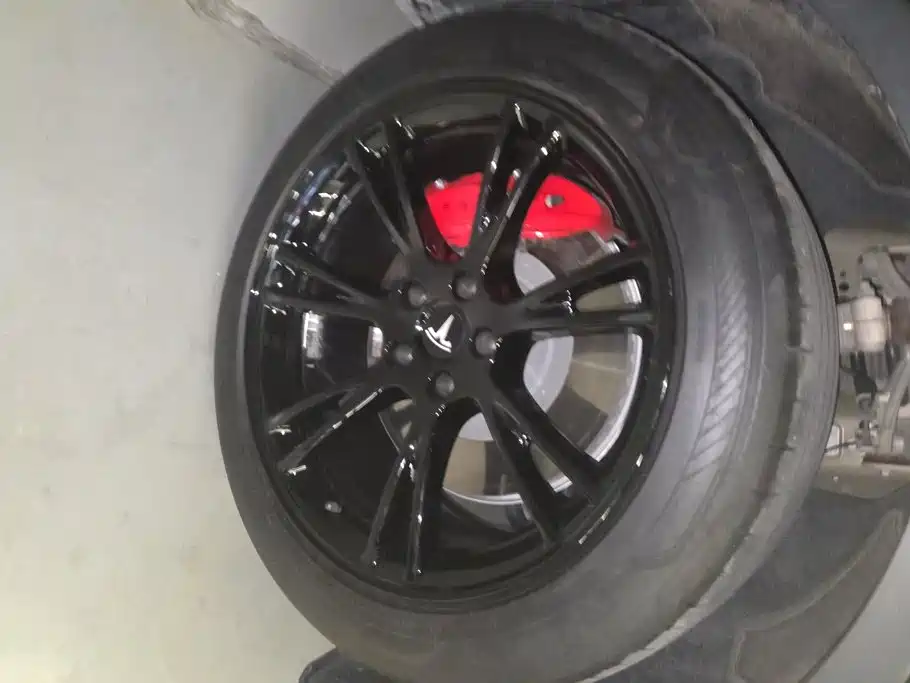 Tesla Model Y — миниатюра 6