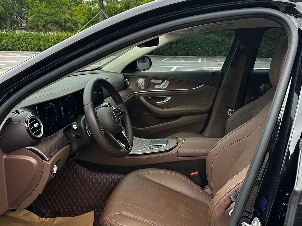 Mercedes-Benz E-Class — миниатюра 10