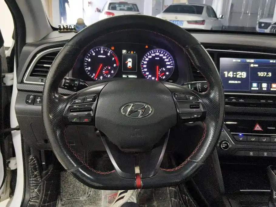 Hyundai Elantra — миниатюра 15