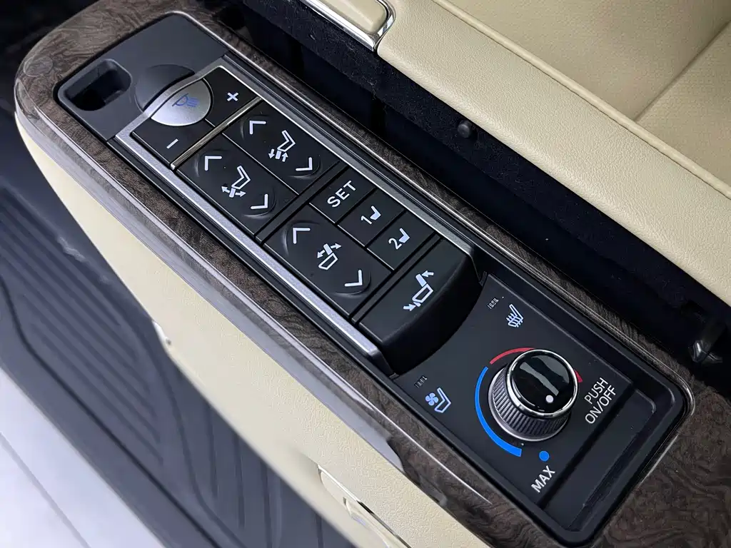 Toyota Vellfire — миниатюра 12