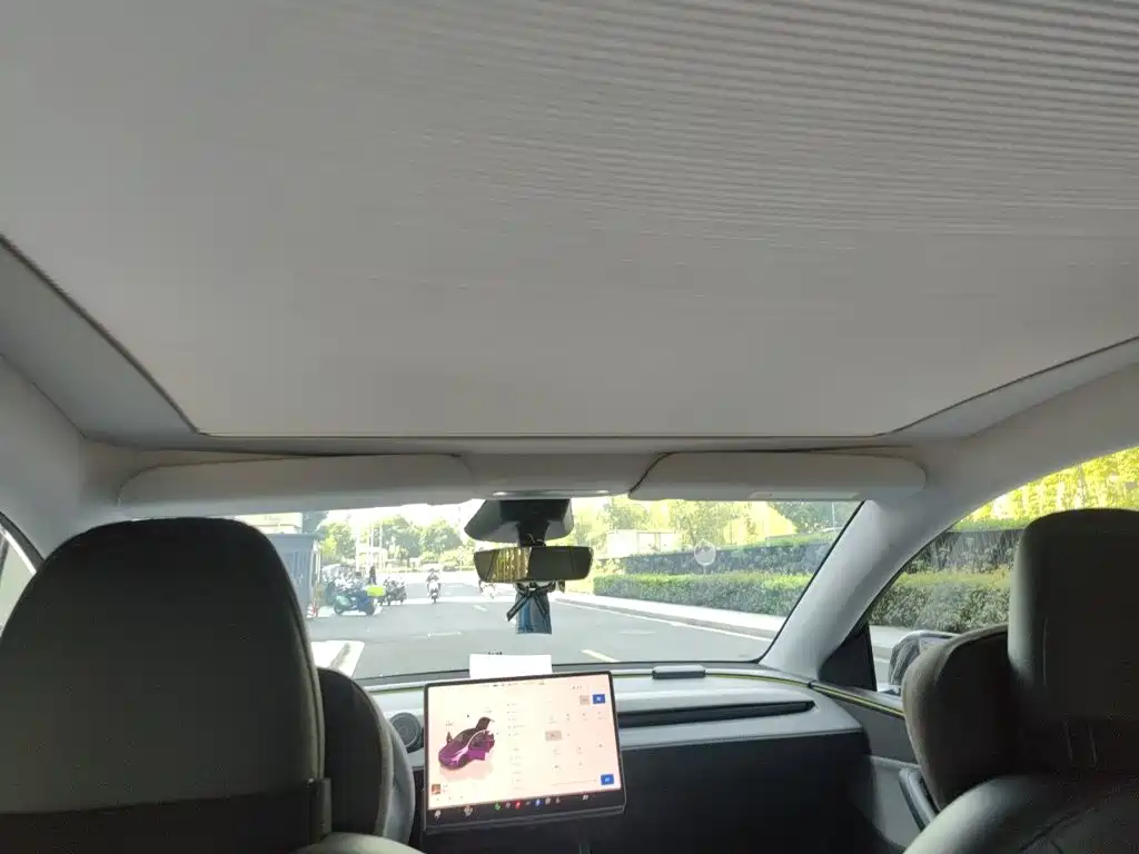 Tesla Model Y — миниатюра 19
