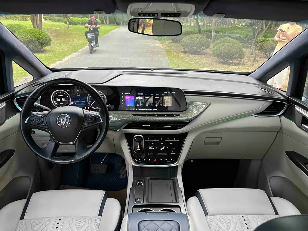 Buick GL8 — миниатюра 7
