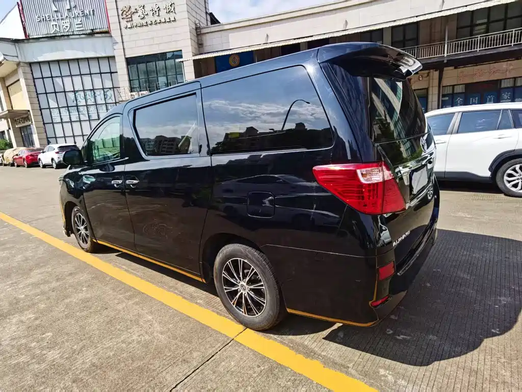 Toyota Alphard — миниатюра 6