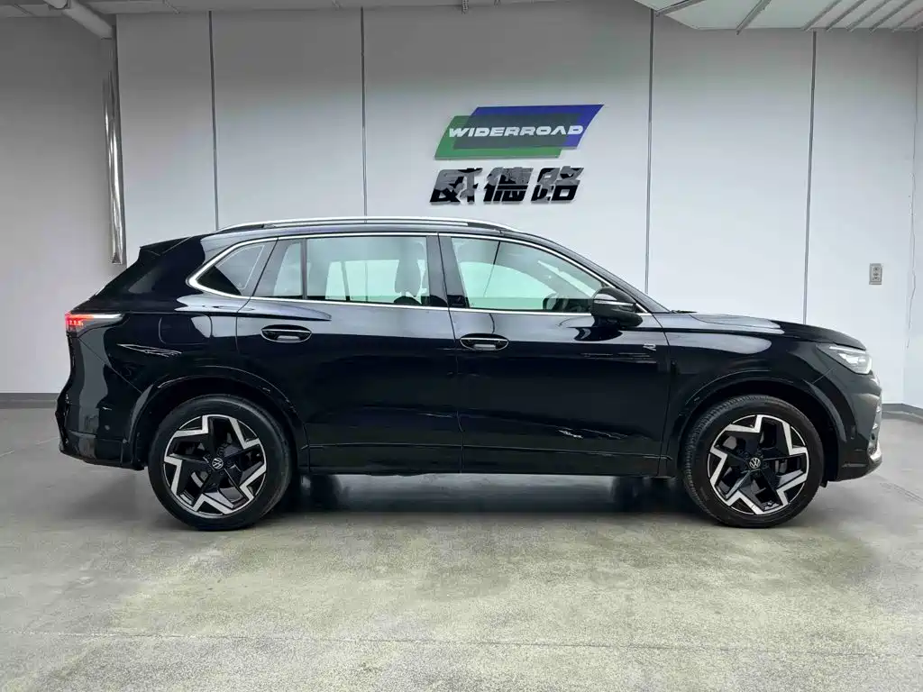 Volkswagen Tiguan L — миниатюра 17