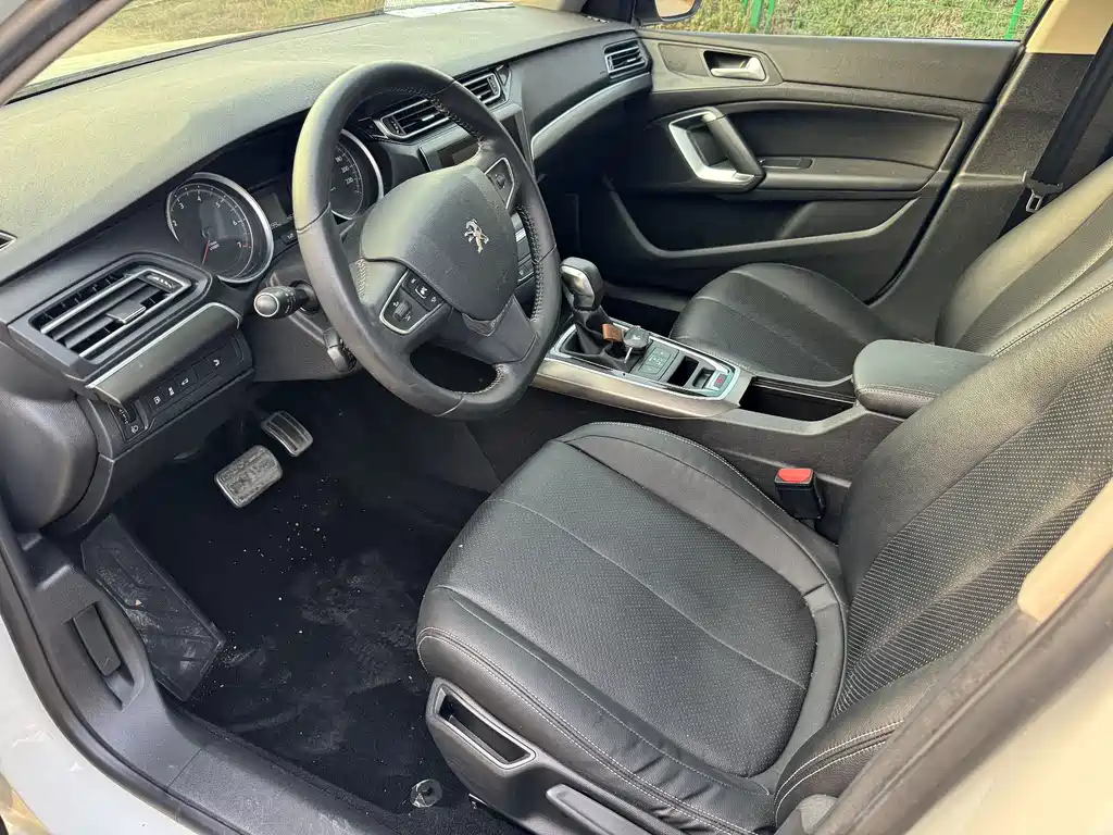 PEUGEOT 408