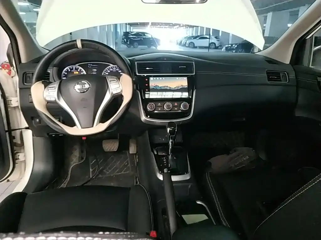 Nissan Tiida — миниатюра 10