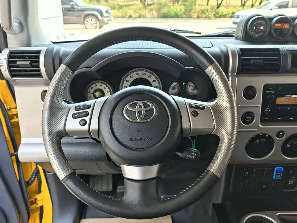 Toyota FJ Cruiser — миниатюра 15