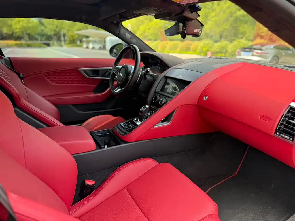 Jaguar F-Type 2022 P300 R-DYNAMIC BLACK