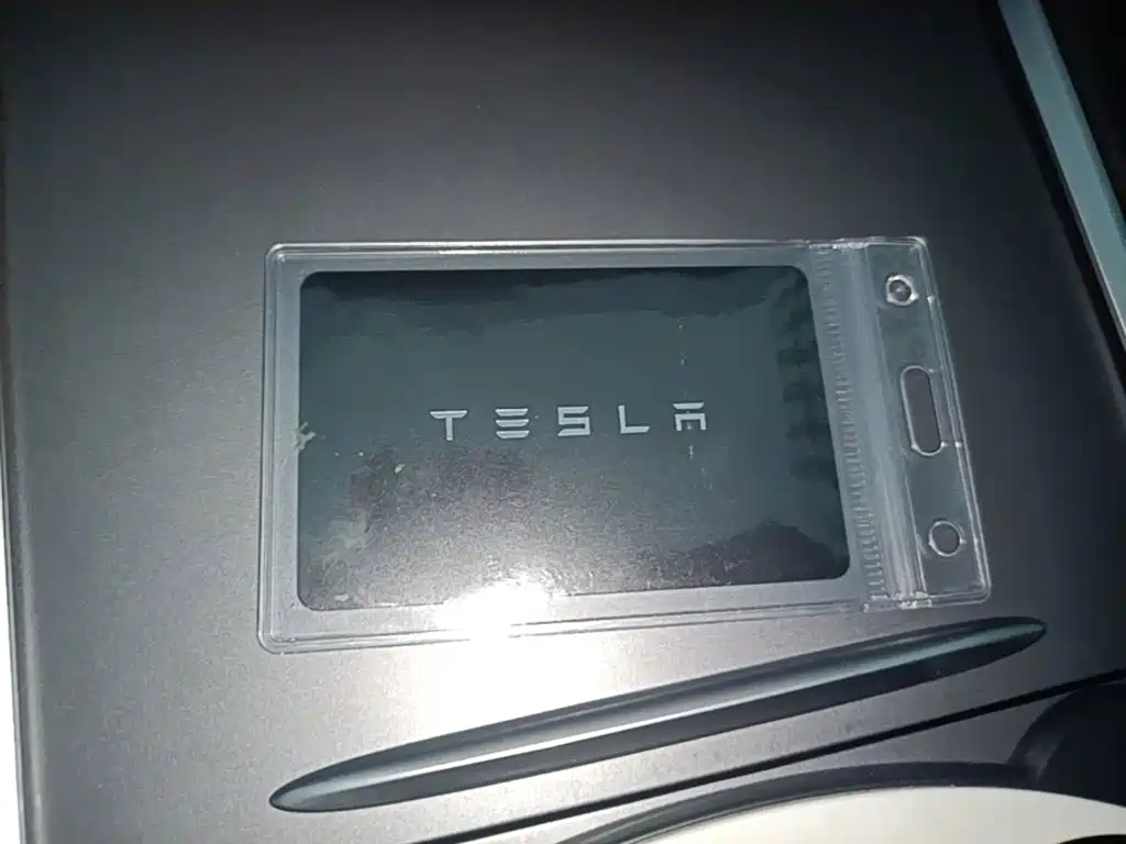 Tesla Model Y — миниатюра 9