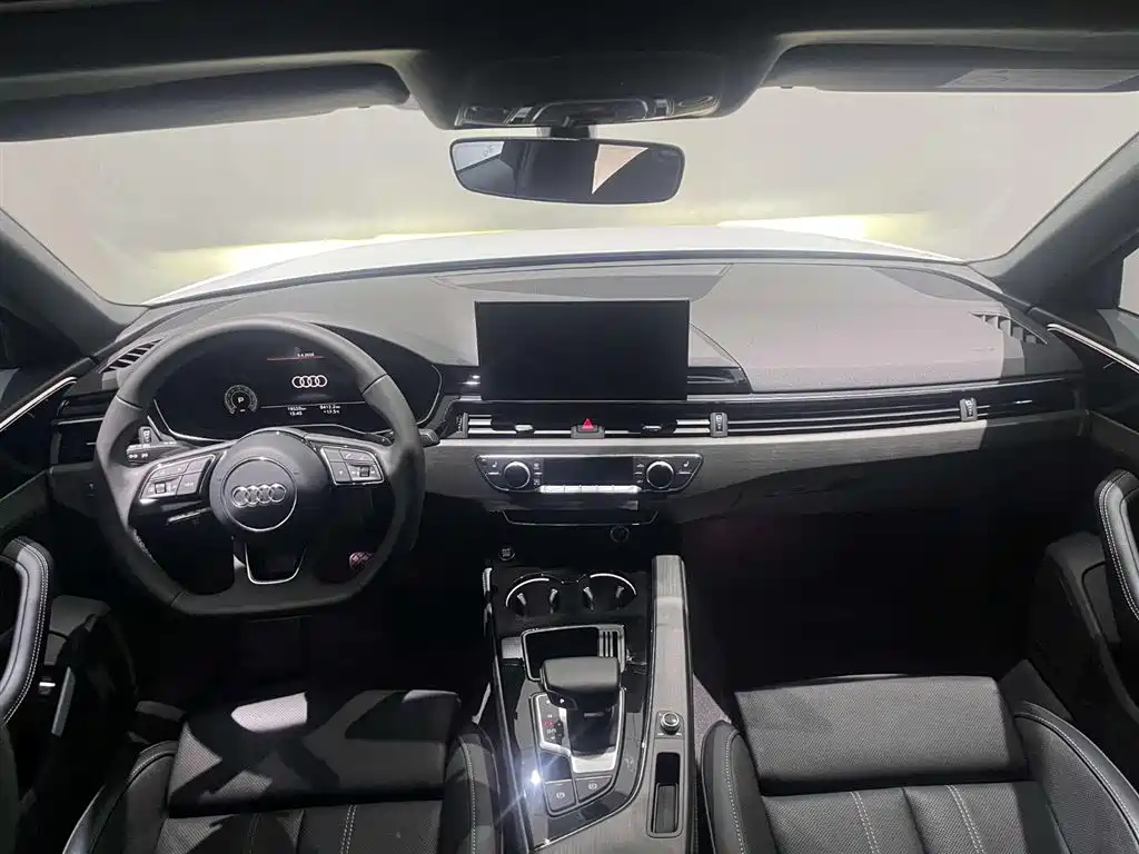 Audi A4L 2023 40 TFSI Luxury