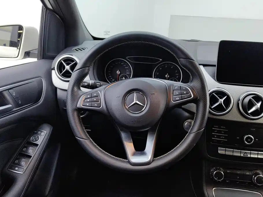 Mercedes-Benz B-Class — миниатюра 15