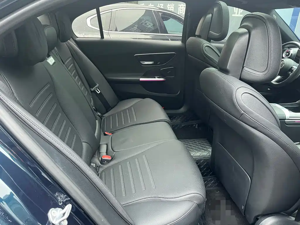 Mercedes-Benz C-Class — миниатюра 6