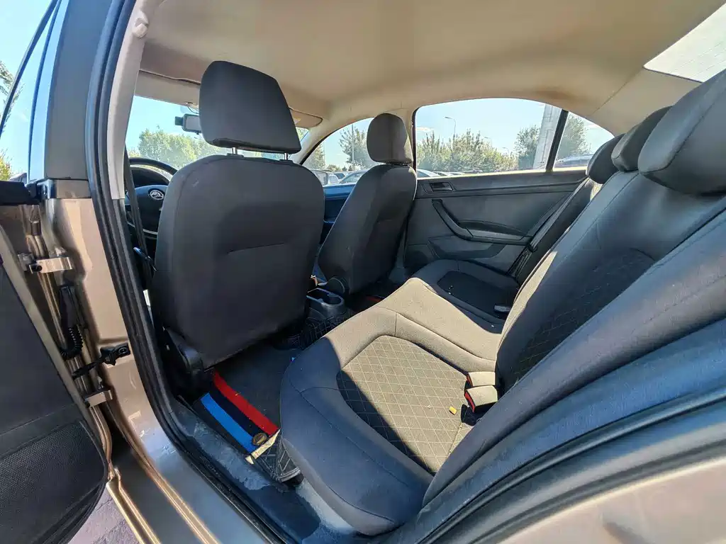 Skoda Rapid — миниатюра 9
