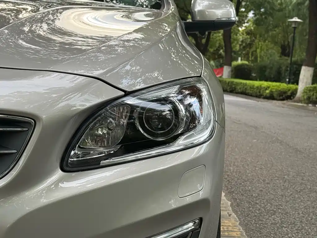 Volvo S60 PHEV — миниатюра 7