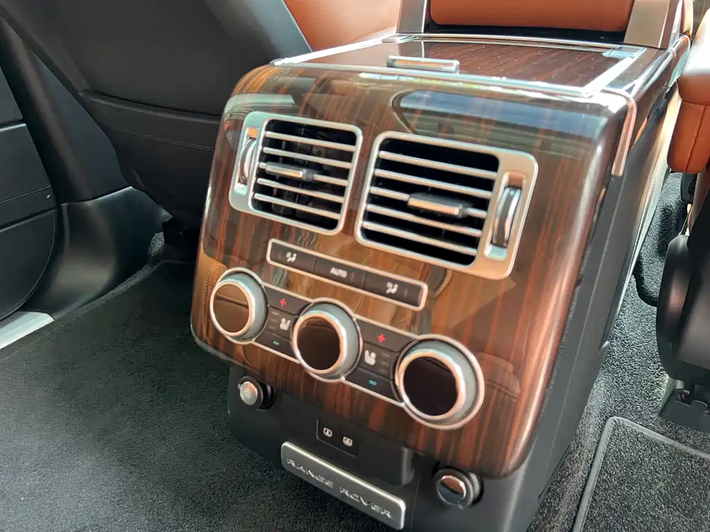 Land Rover Range Rover — миниатюра 12