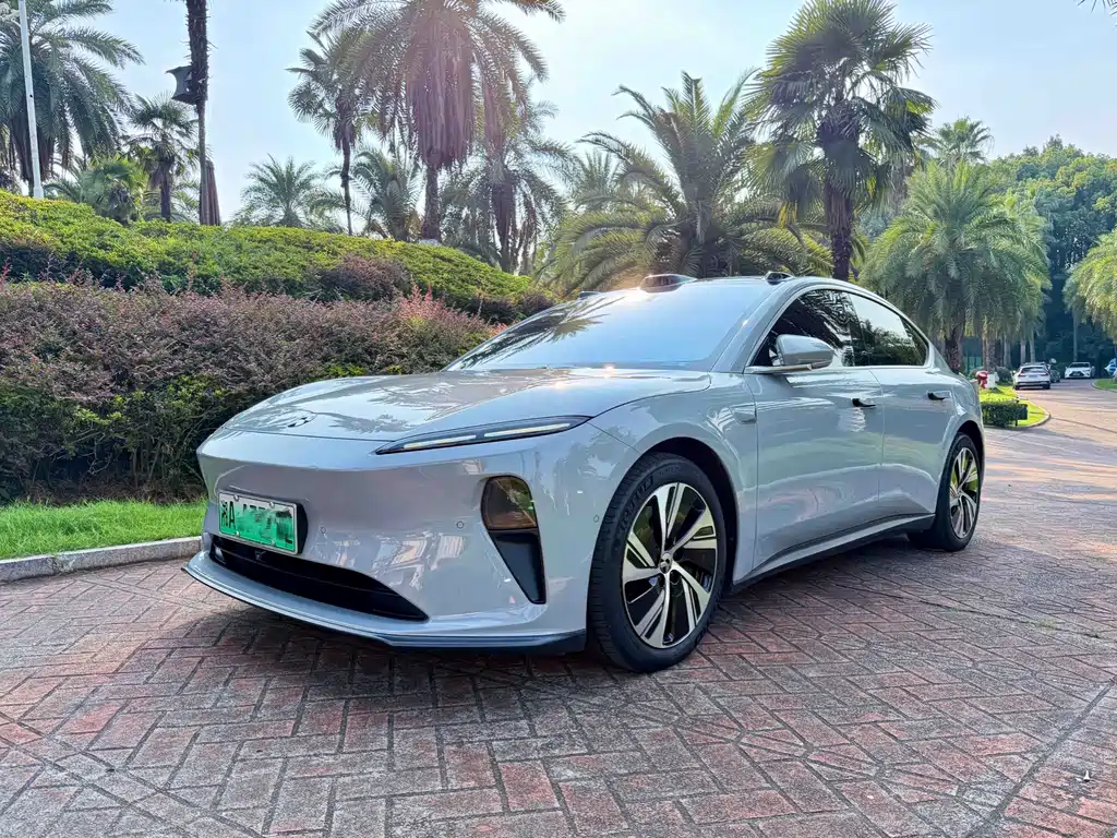 NIO ET5
