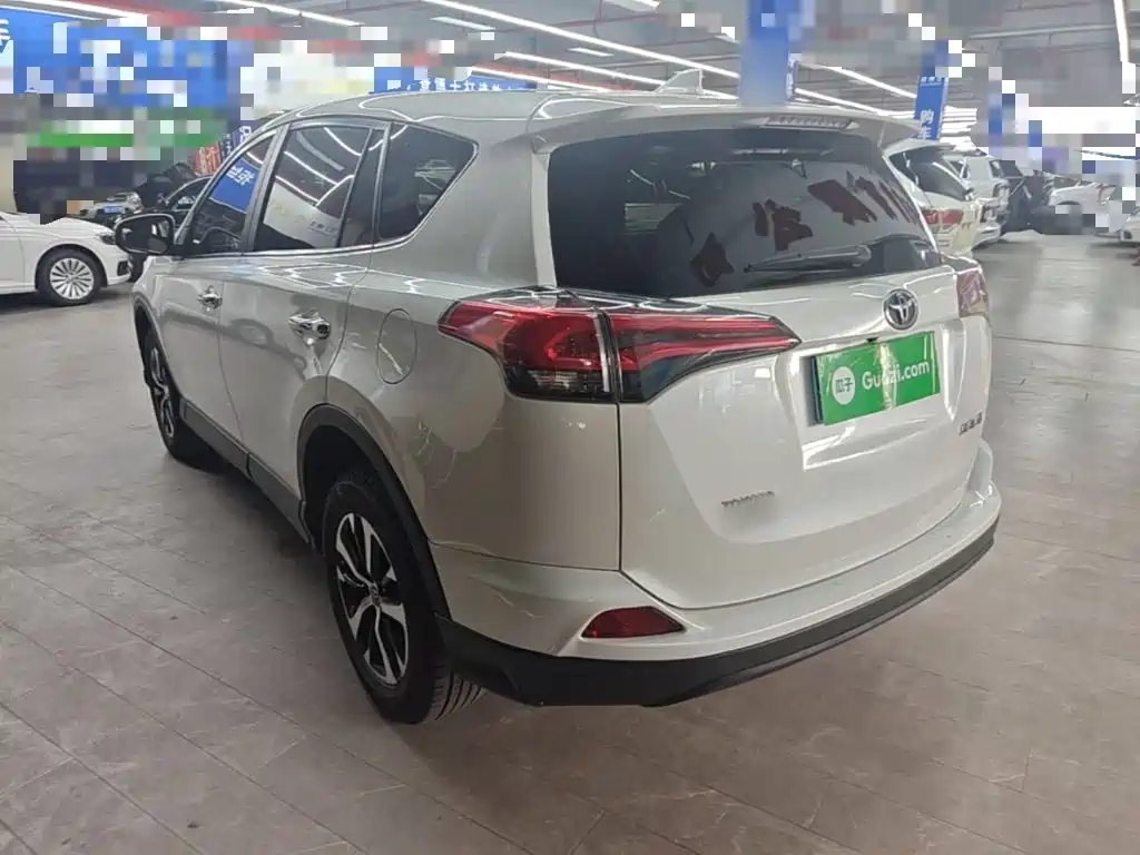 Toyota RAV4 — миниатюра 5