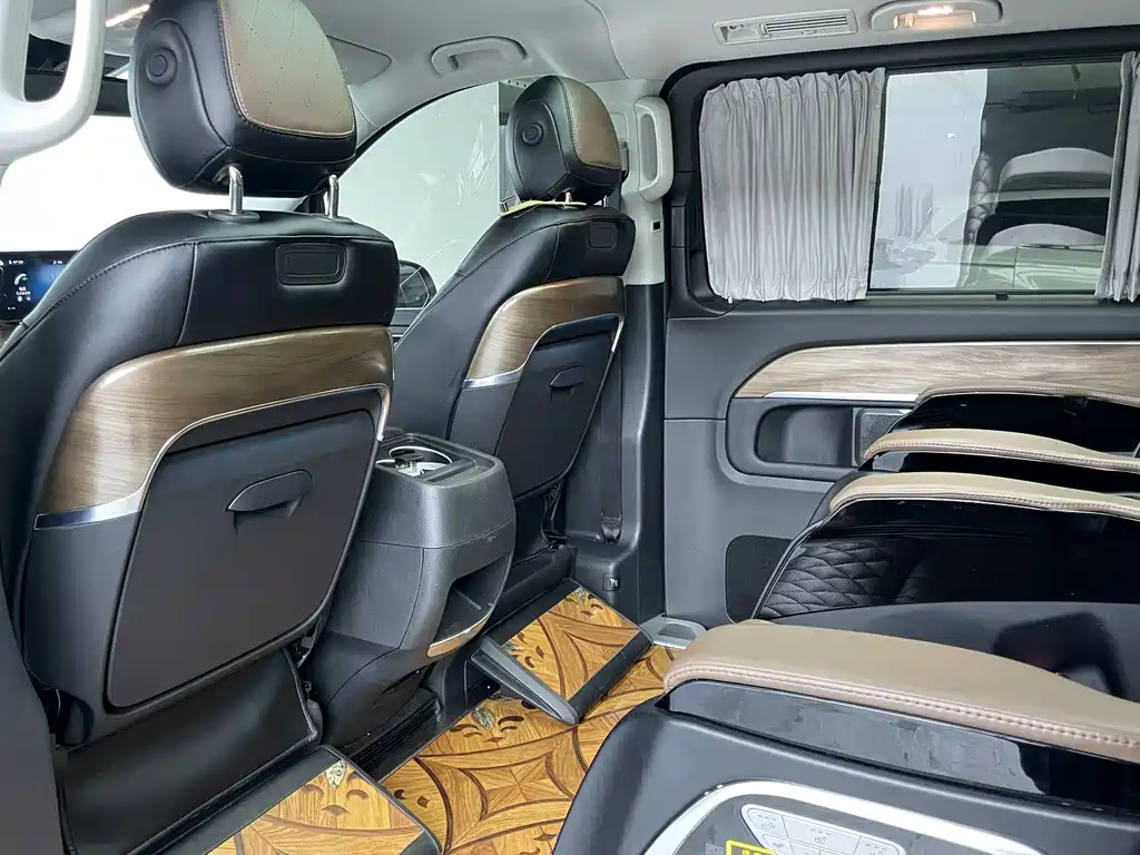 Mercedes-Benz V-Class — миниатюра 19