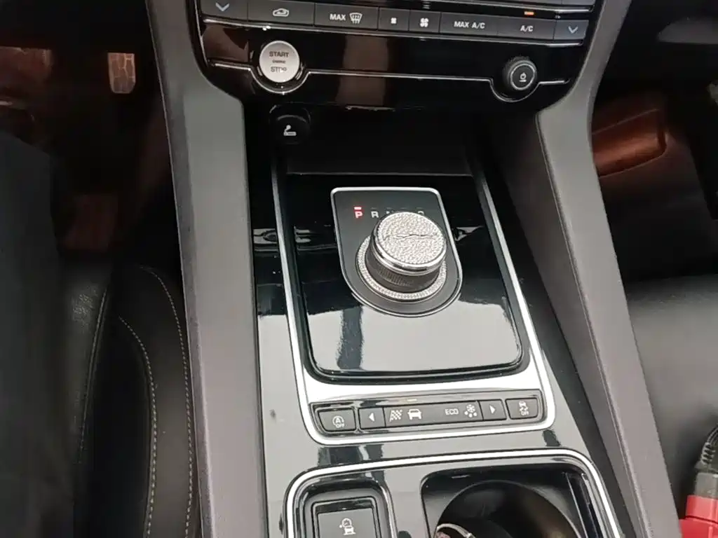 Jaguar F-PACE — миниатюра 14