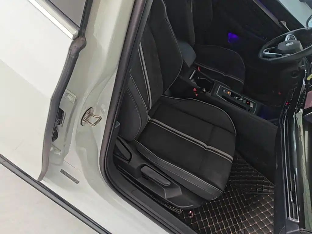 Volkswagen Golf — миниатюра 25