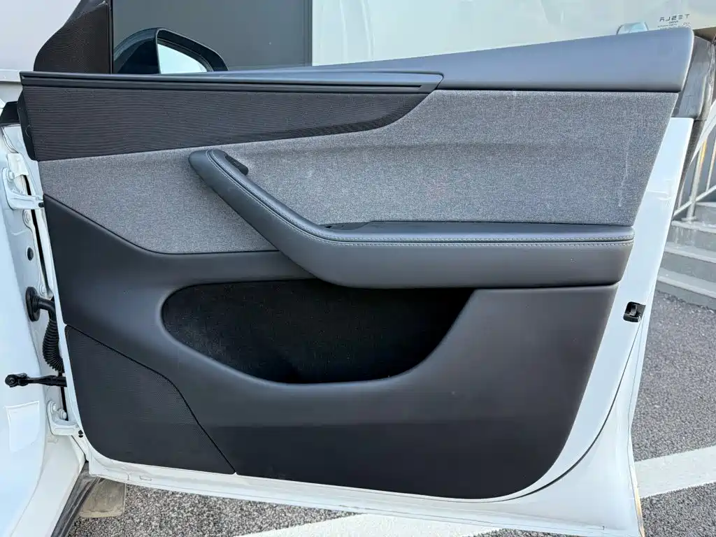 Tesla Model Y — миниатюра 31