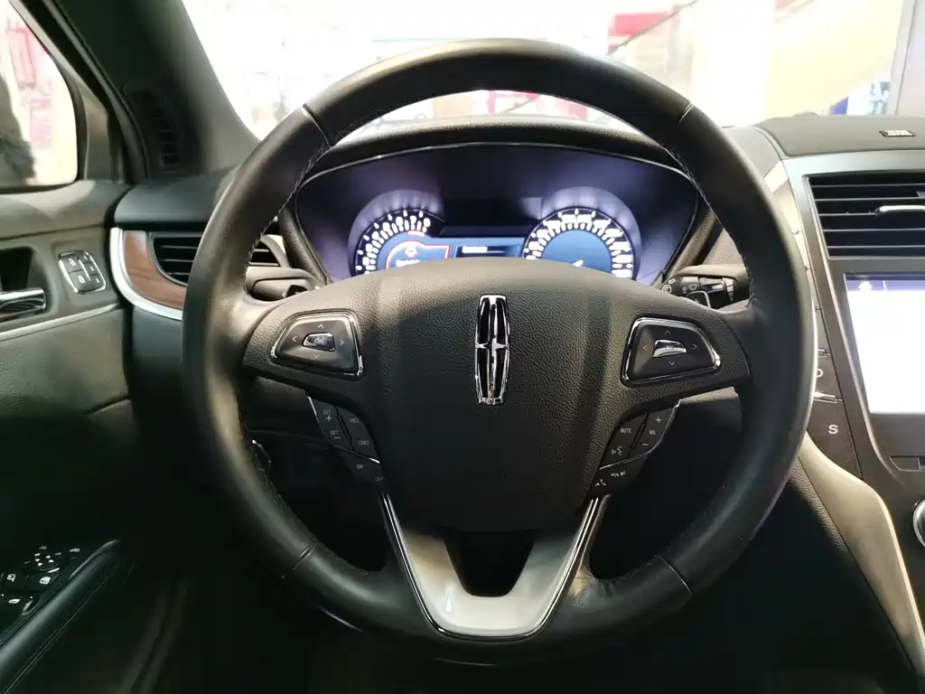 Lincoln MKC — миниатюра 6