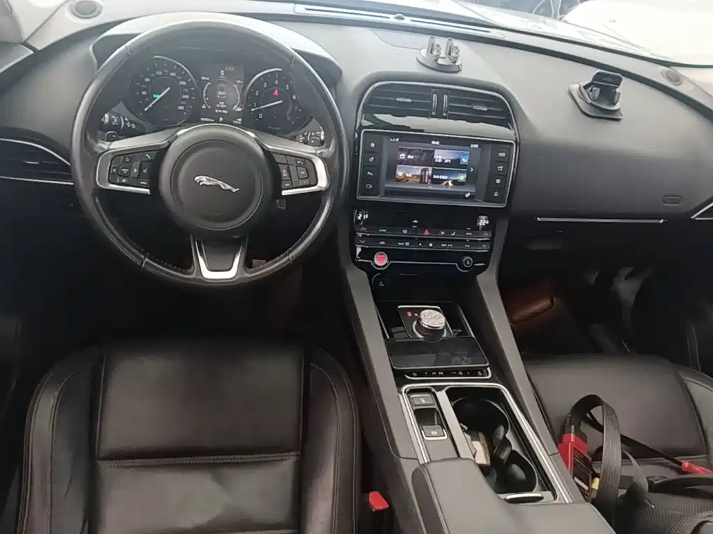 Jaguar F-PACE — миниатюра 10