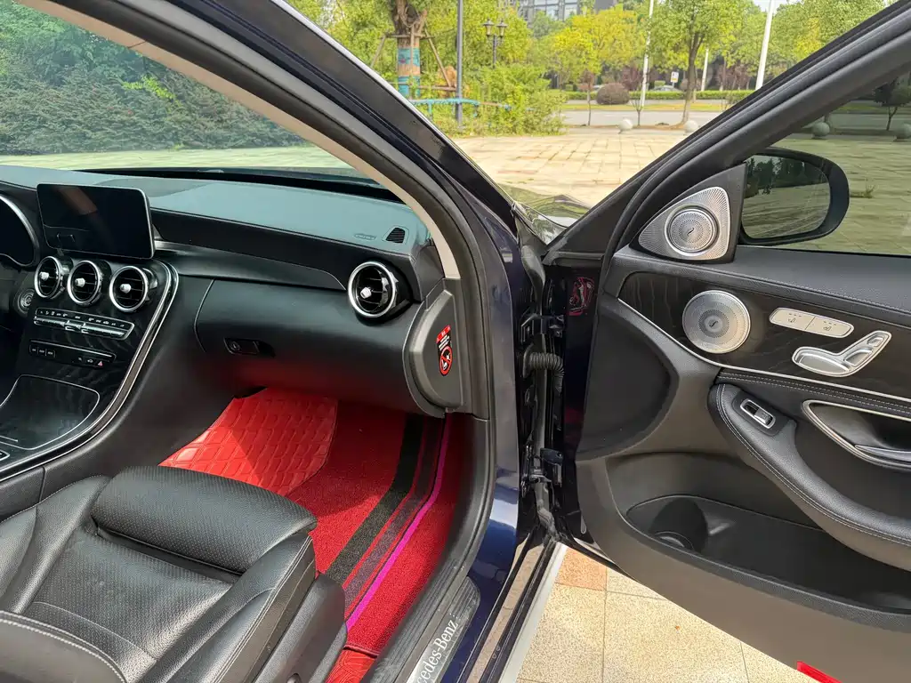 Mercedes-Benz C-Class — миниатюра 10