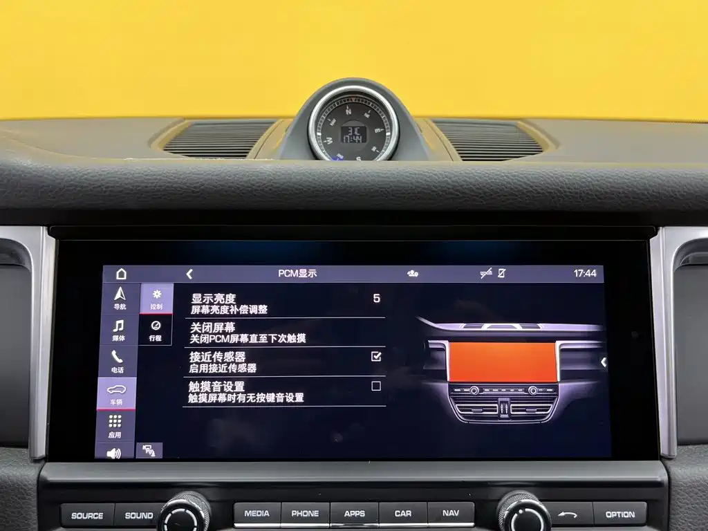Porsche Macan — миниатюра 29