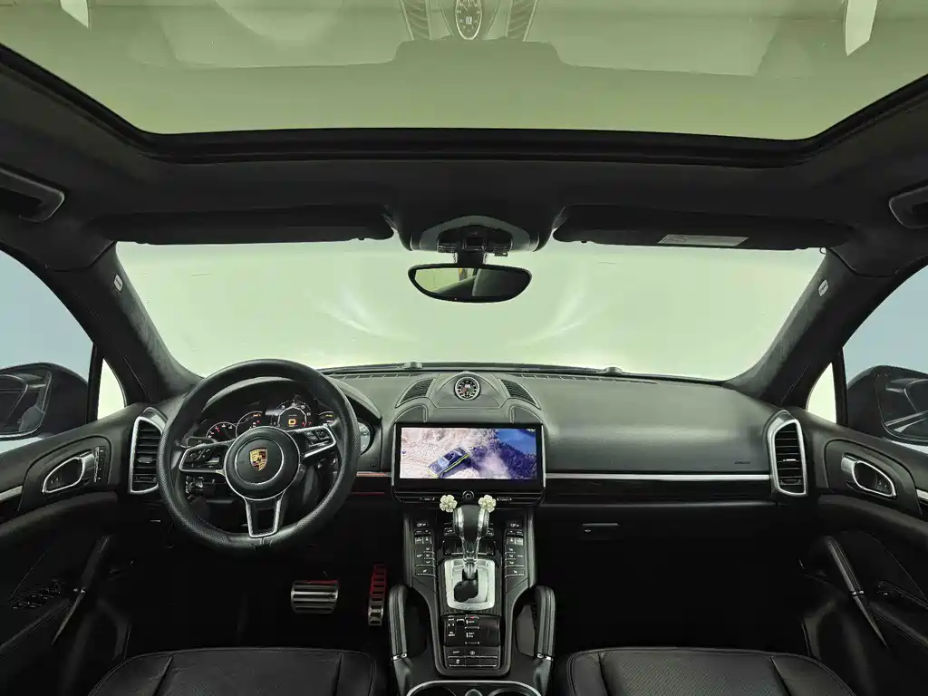 Porsche Cayenne — миниатюра 13