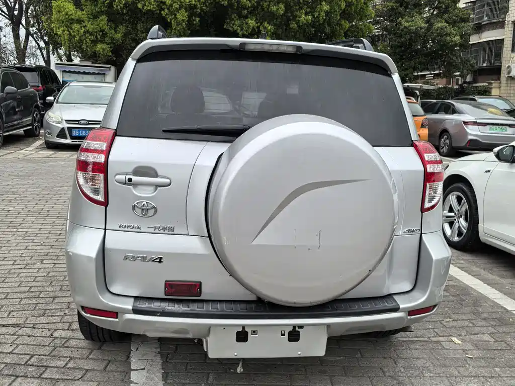 Toyota RAV4 2009 2.4L AT Luxury