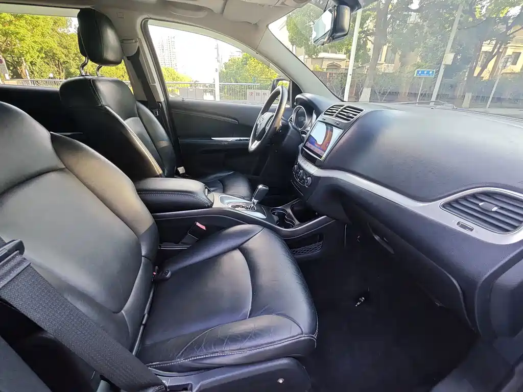 Dodge Journey 2.4L 2WD Touring Edition, фото 11
