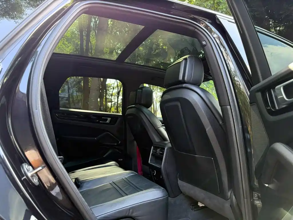 Porsche Cayenne — миниатюра 9