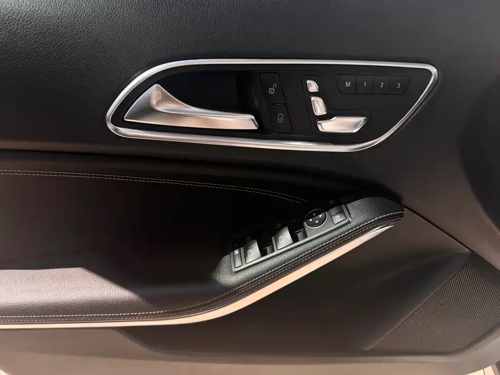 Mercedes-Benz GLA — миниатюра 11