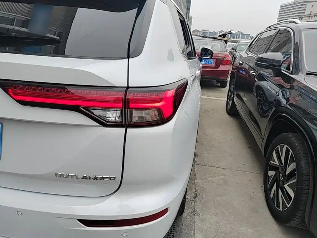 Mitsubishi Outlander — миниатюра 8